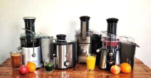 how does a juicer work