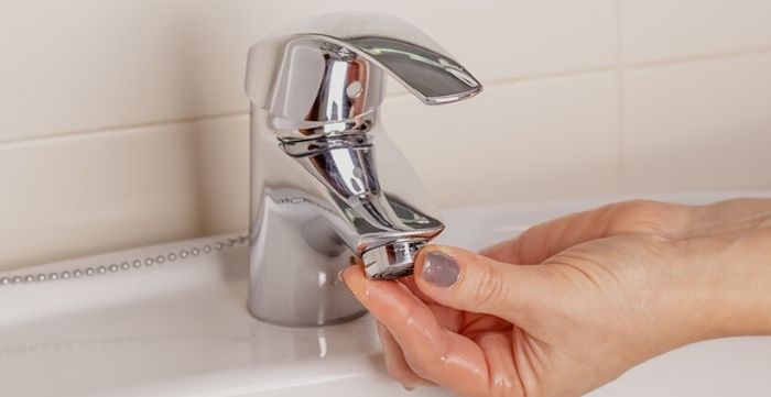 how to remove flow restrictor from kitchen faucet