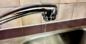 how to Stop kitchen faucet from leaking