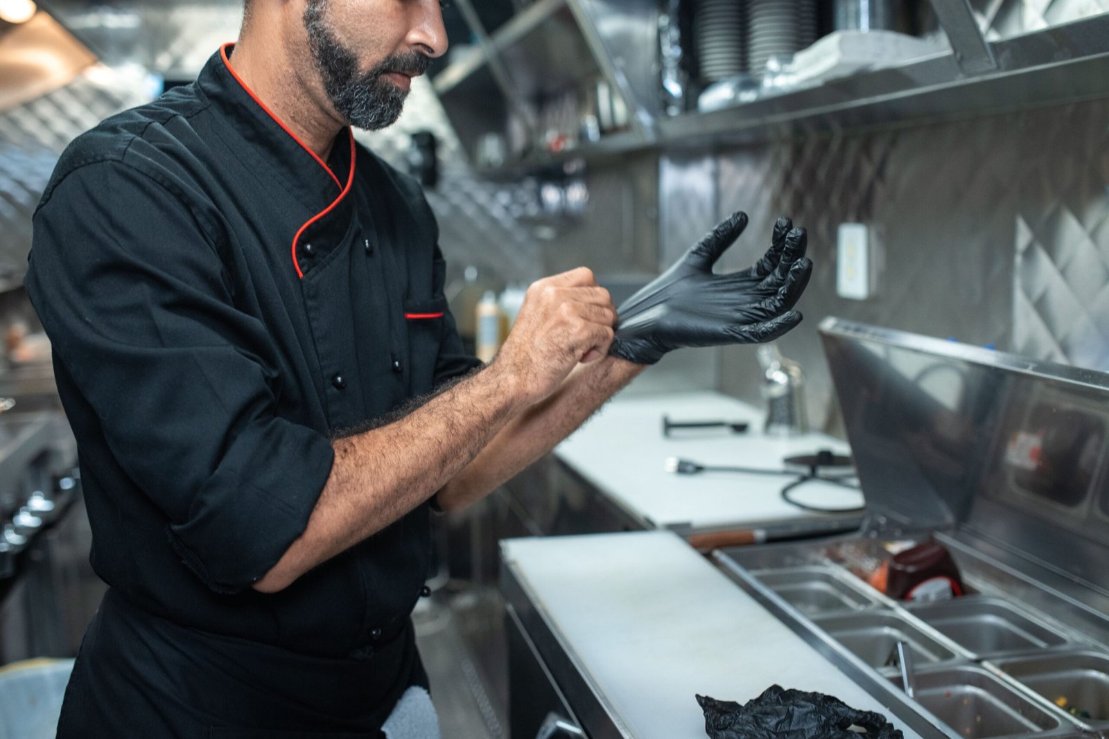 wearing gloves before handling turmeric helps prevent kitchen counter stains